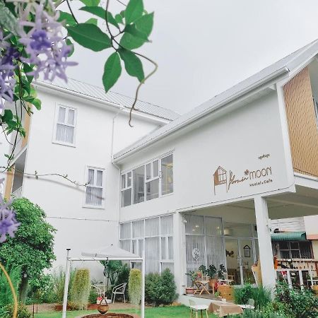 Bloomin' Moon Hostel & Cafe, Chiang Mai Old Town エクステリア 写真