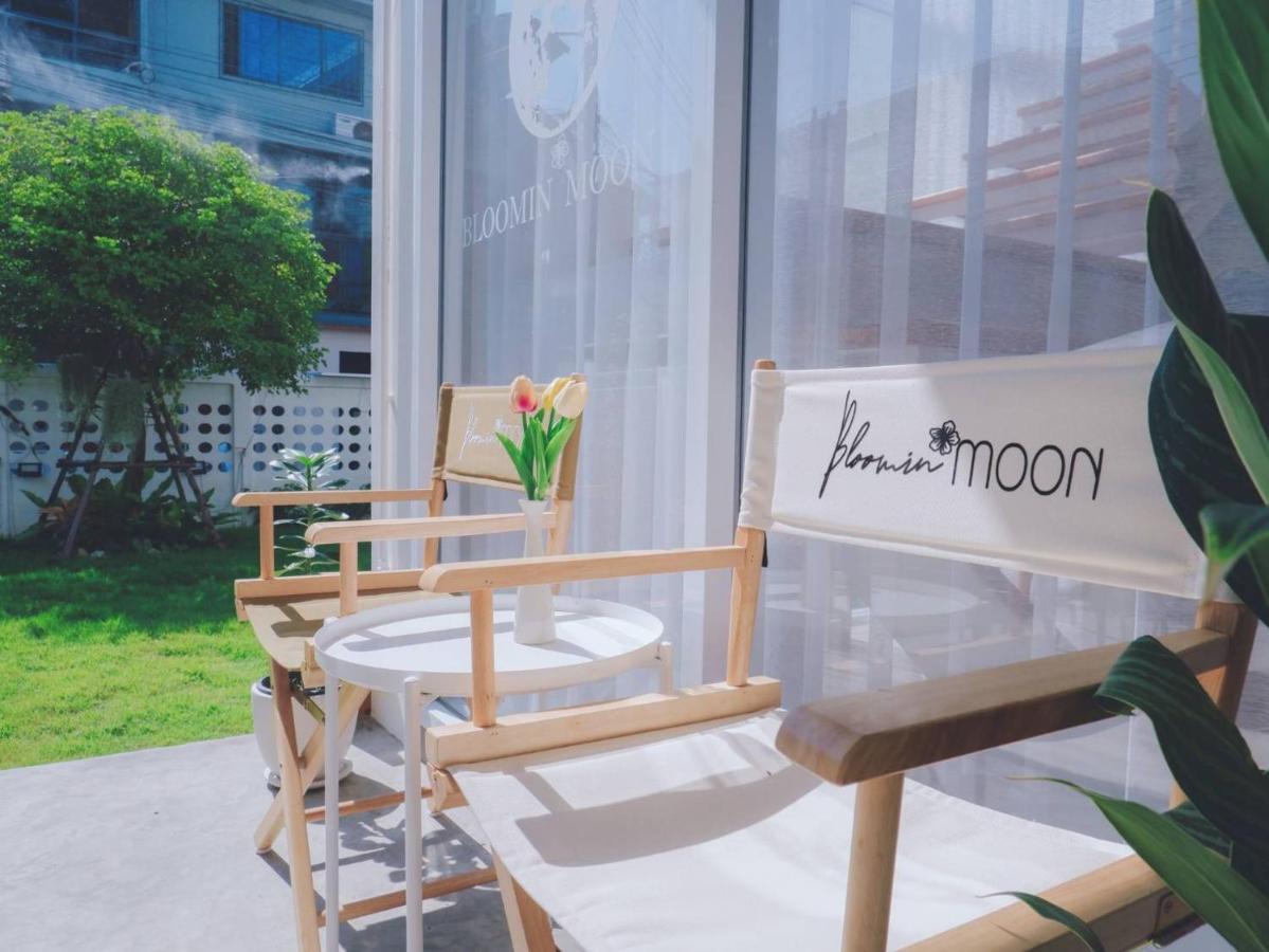 Bloomin' Moon Hostel & Cafe, Chiang Mai Old Town エクステリア 写真